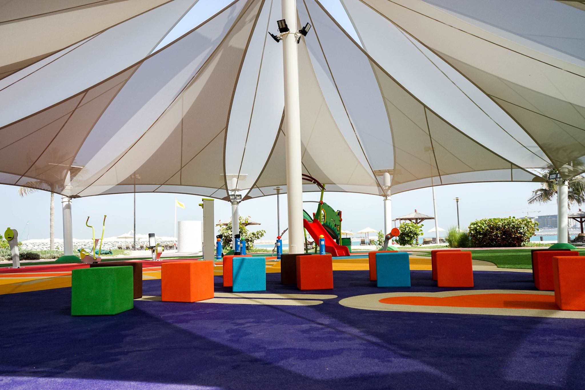 Kraiburg EPDM cubes under a canopy